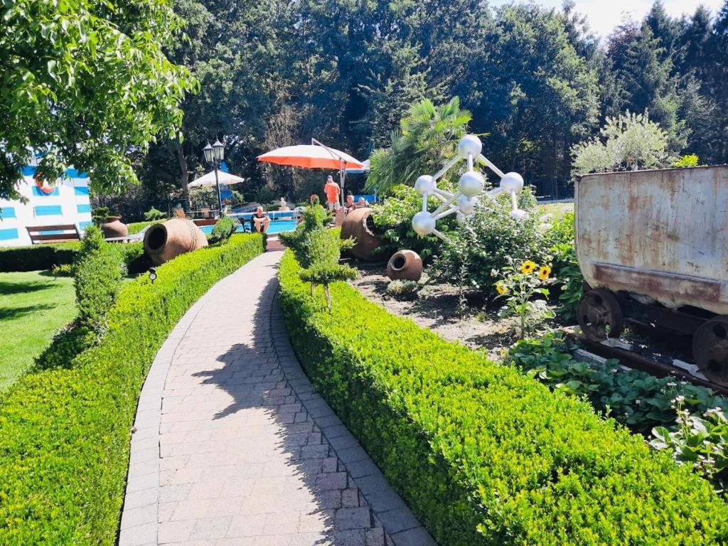 B&B Casa Roman & Vakantiewoning Voor 1 Pers Tot Max 32 Personen Zonhoven ภายนอก รูปภาพ