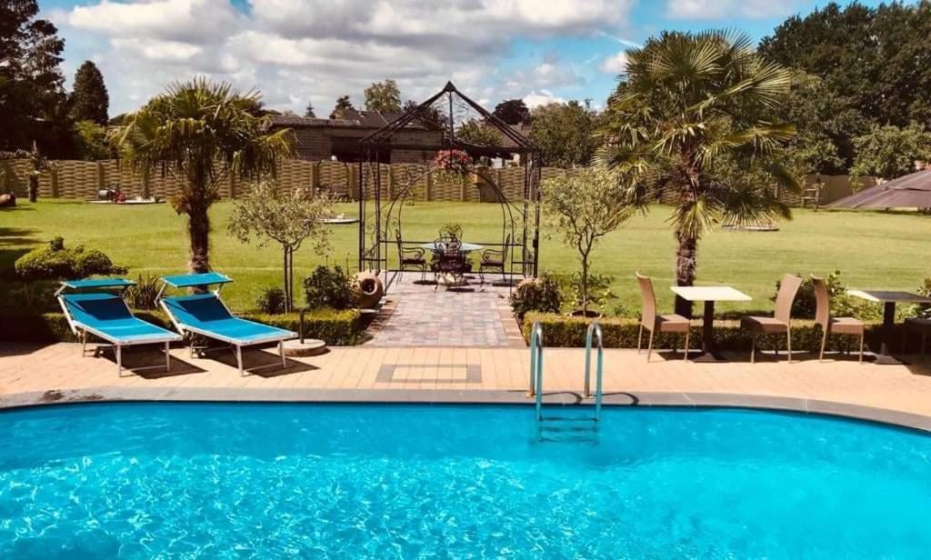 B&B Casa Roman & Vakantiewoning Voor 1 Pers Tot Max 32 Personen Zonhoven ภายนอก รูปภาพ