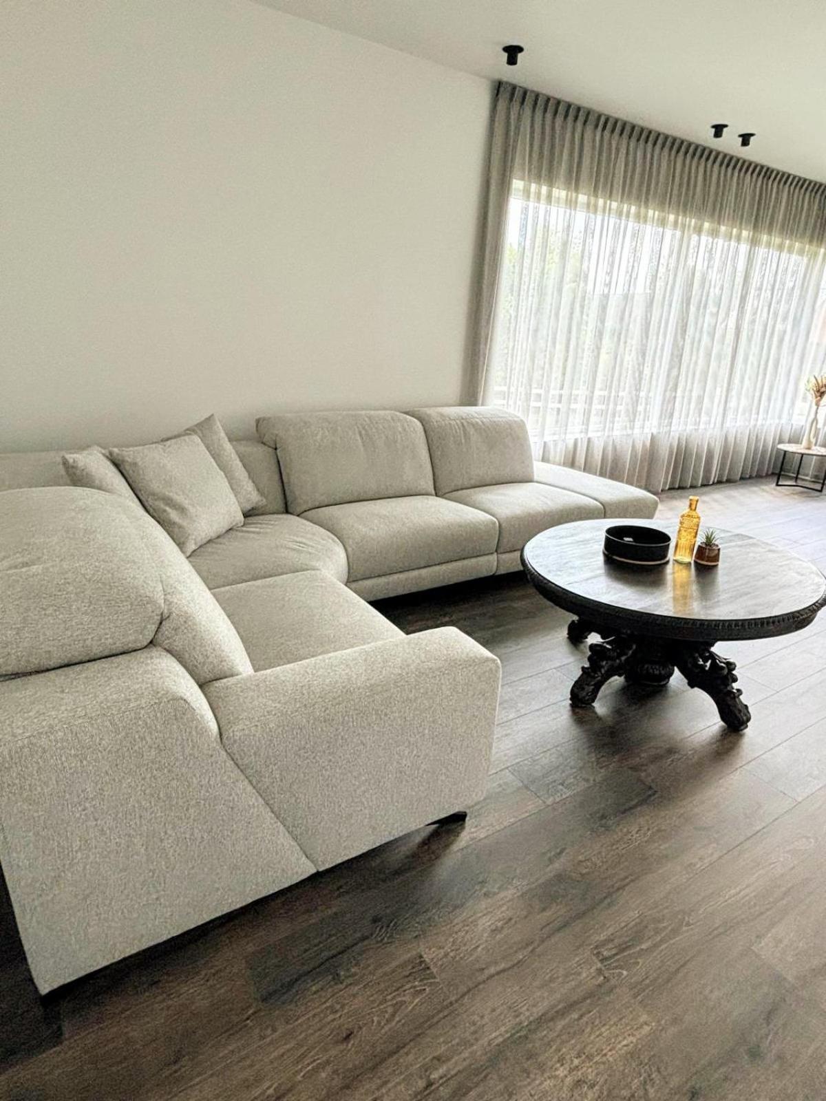 B&B Casa Roman & Vakantiewoning Voor 1 Pers Tot Max 32 Personen Zonhoven ภายนอก รูปภาพ