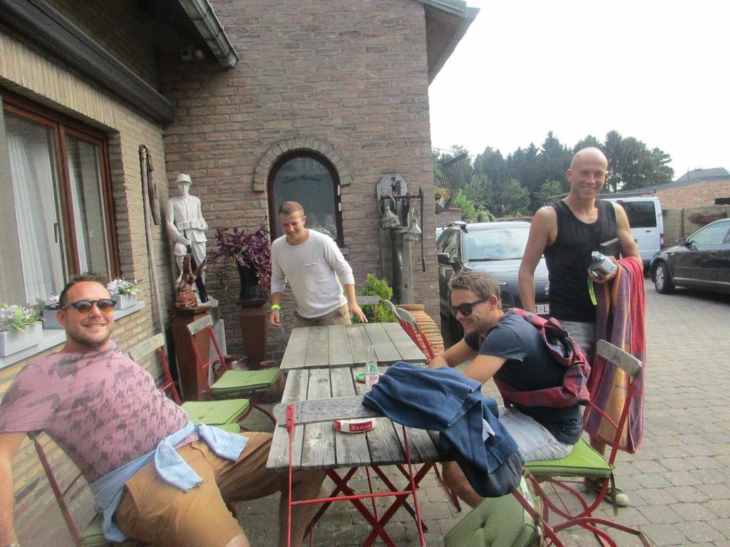 B&B Casa Roman & Vakantiewoning Voor 1 Pers Tot Max 32 Personen Zonhoven ภายนอก รูปภาพ